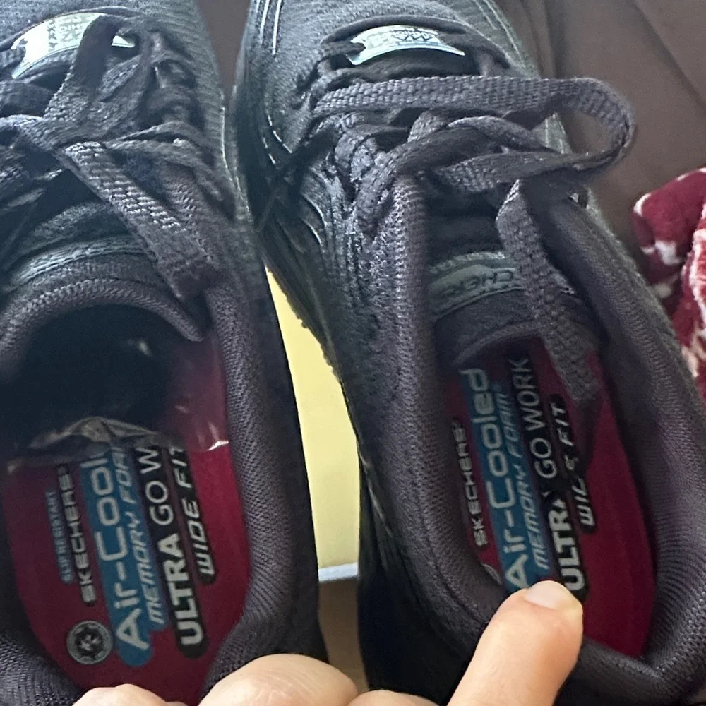 Skechers Men's All-Black Athletic Sneakers size 7 - Picture 12 of 12